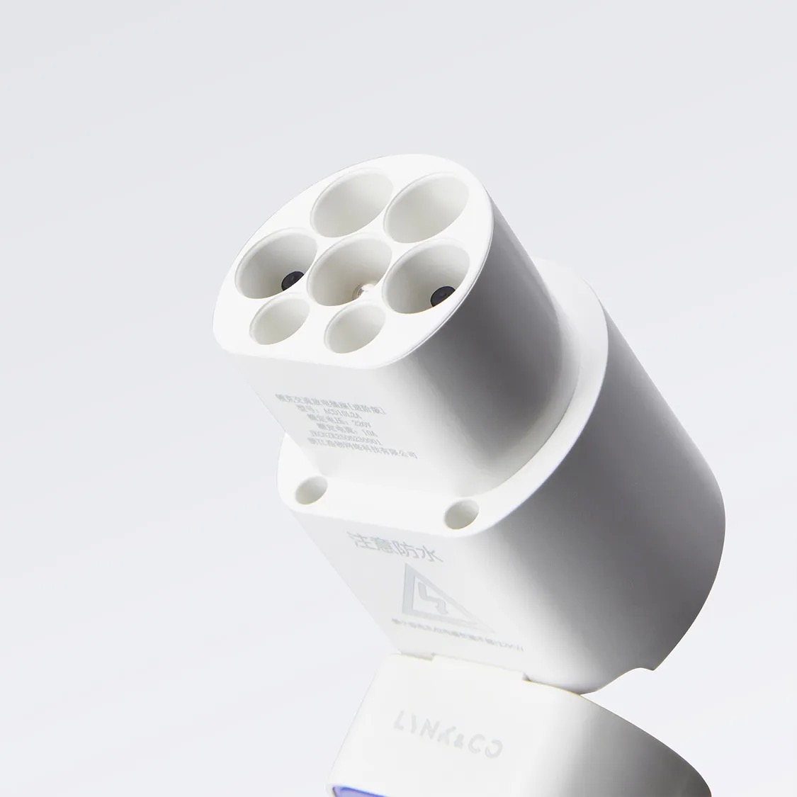 Мощная розетка для зарядки 3.5kW Lynk&Co 7 Мощная розетка для зарядки 3.5kW Lynk&Co — изображение 7